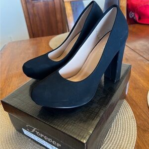 Forever black Round-Toe Block Heel Pumps